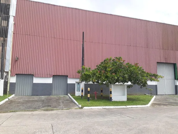 Fachada de galpão no complexo onde opera a 2A LOG